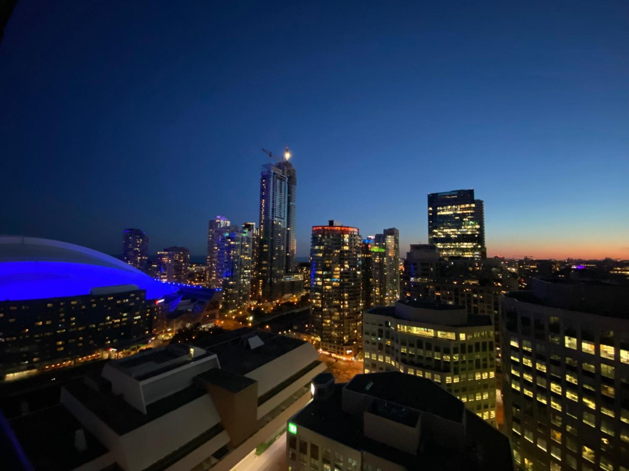 Central Toronto Suite - Free Parking, City Views, Near Cn Tower Exterior photo